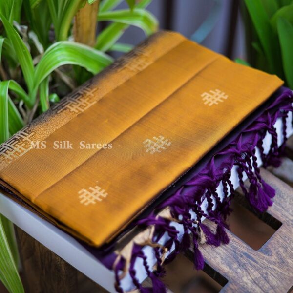 Pure Handloom Fancy lanender saree with border - Image 2