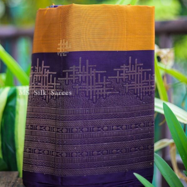 Pure Handloom Fancy lanender saree with border - Image 6