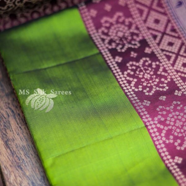 Pure Handloom Fancy Turning green saree with red border - Image 3