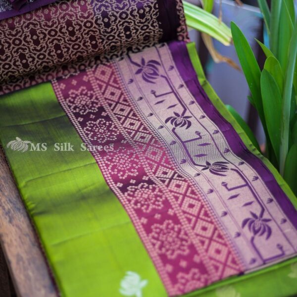 Pure Handloom Fancy Turning green saree with red border - Image 4