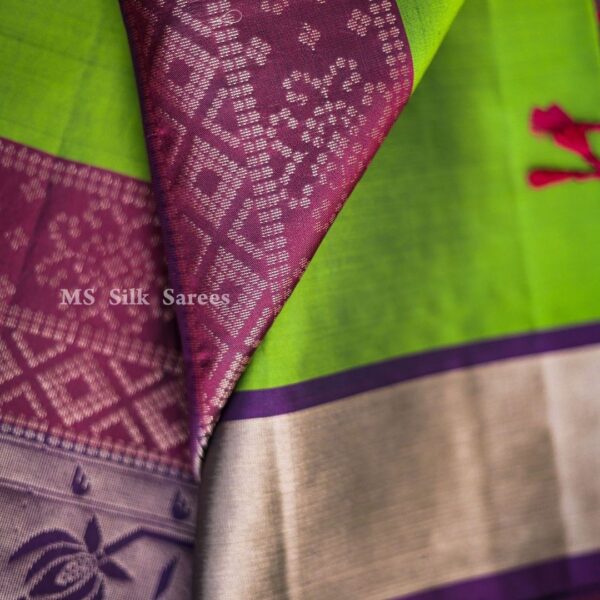 Pure Handloom Fancy Turning green saree with red border - Image 5