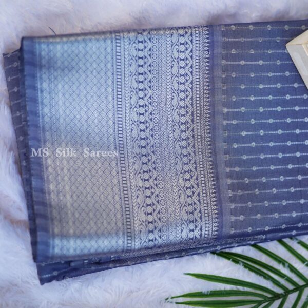 blue saree with golden border - Image 2