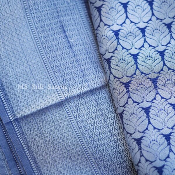 blue saree with golden border - Image 6