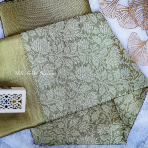 Pure Handloom Dark green saree with golden border - Image 3