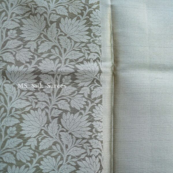 Pure Handloom Dark green saree with golden border - Image 4
