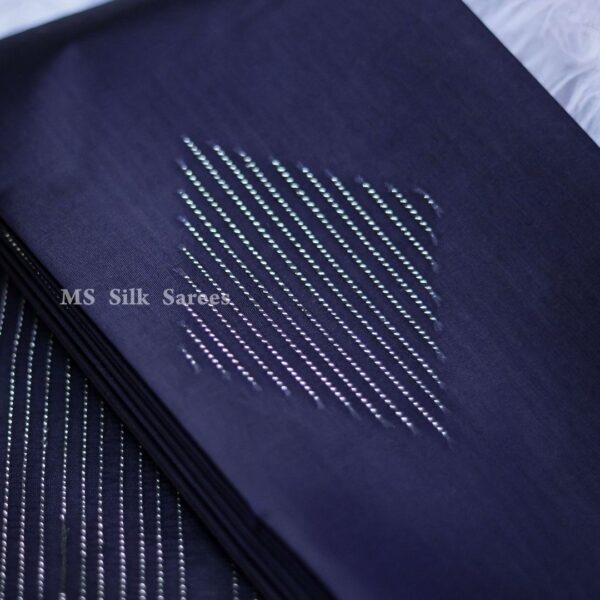 Dark blue saree - Image 3