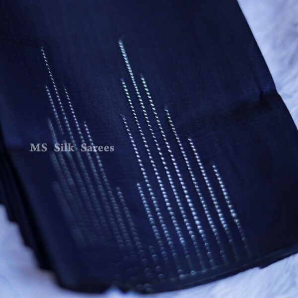 Dark blue saree - Image 4