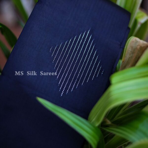 Dark blue saree - Image 5