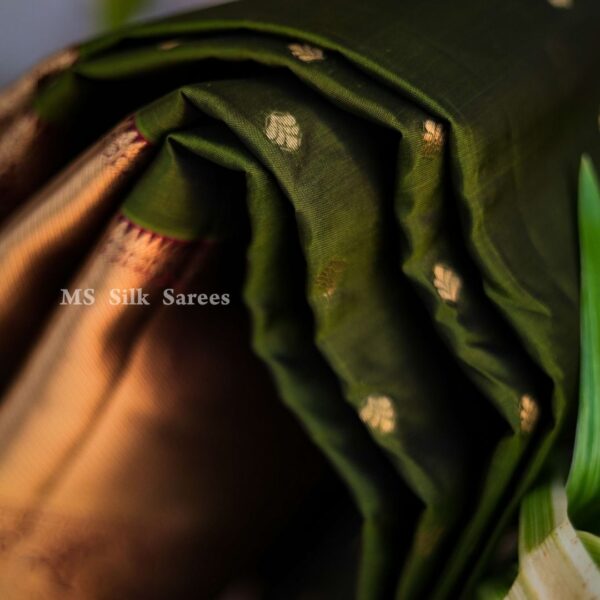 Pure Handloom Dark green saree with golden border - Image 5