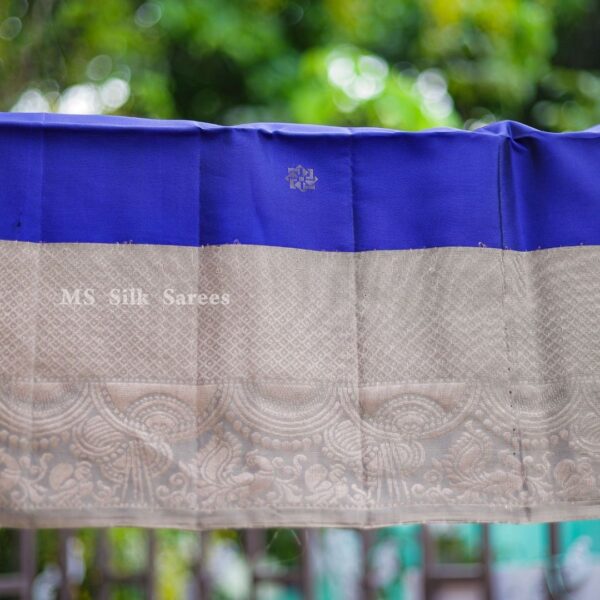 Pure Handloom Double warp soft gray silk saree with border turning - Image 3