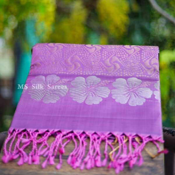 Pure Handloom Double warp soft Lavenders silk saree with border turning - Image 2