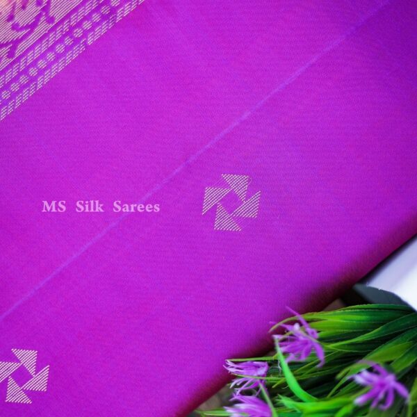 Pure Handloom Double warp soft pink silk saree with border turning - Image 4
