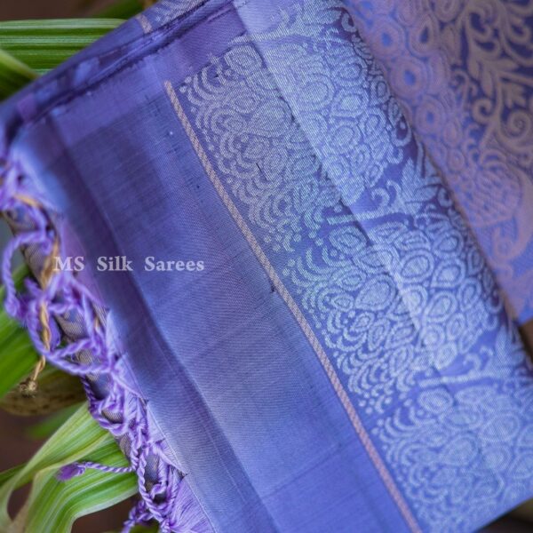 Pure Handloom Fancy Turning saree with border - Image 2